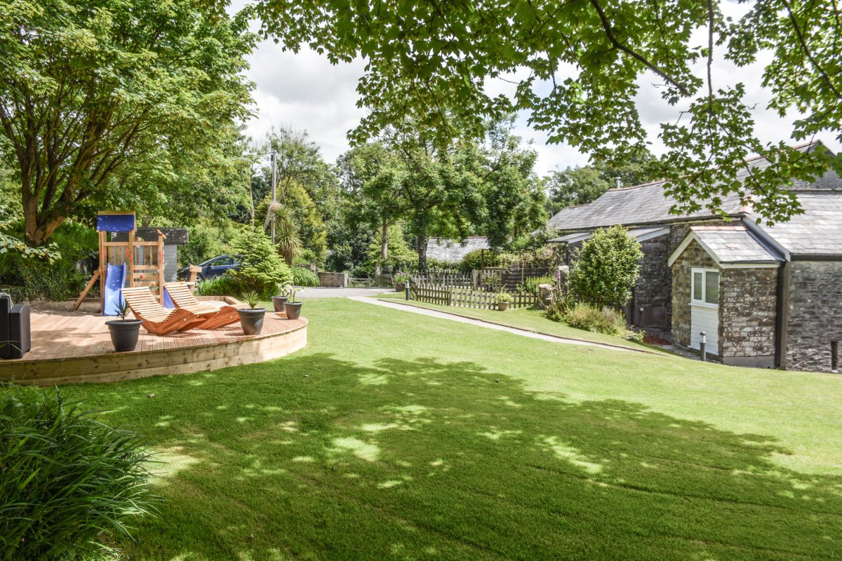 Lower Trengale Holiday Cottages - outside area gardens and play area